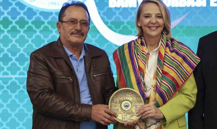 Hatice Öz, Antalya Konyalılar Derneği’nde tarih yazma çağrısı yaptı