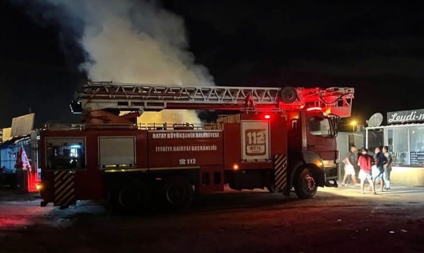 Kırıkhan'da konteyner yangınına kısa sürede müdahale