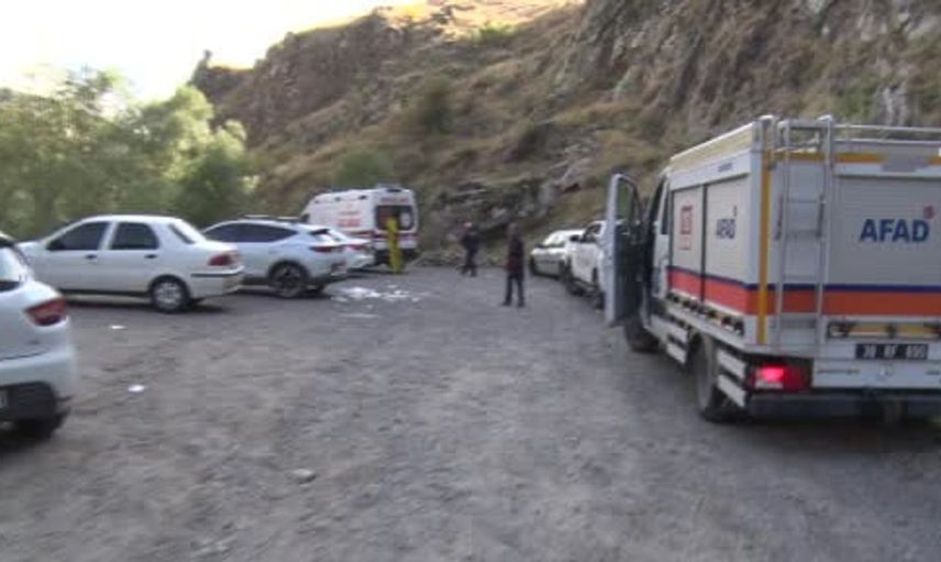 Kayalıklardan düşen yürüyüşçü uzun süreli operasyonla kurtarıldı