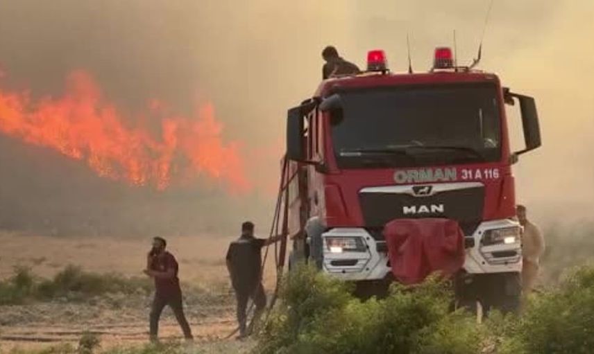 Hatay'da orman yangını, ekipler yangına müdahale ediyor