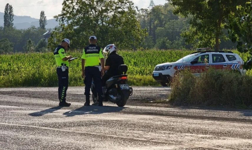 Sinop'ta jandarmadan trafik güvenliği için 7/24 denetim