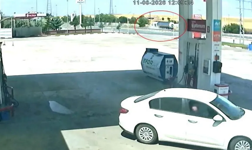 Konya'da kalp krizi geçiren tır sürücüsü bariyerlere çarparak kaza yaptı