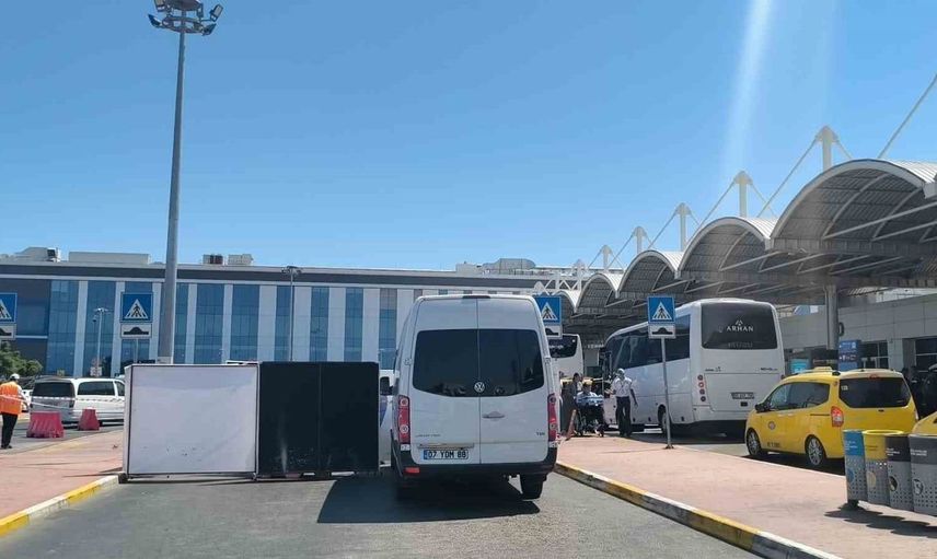 Emekli polisin kız arkadaşına silahlı saldırısı: Olay Antalya Havalimanı'nda gerçekleşti