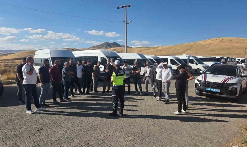 Muş'ta okul servislerinde güvenlik denetimi: Sürücüler bilgilendirildi
