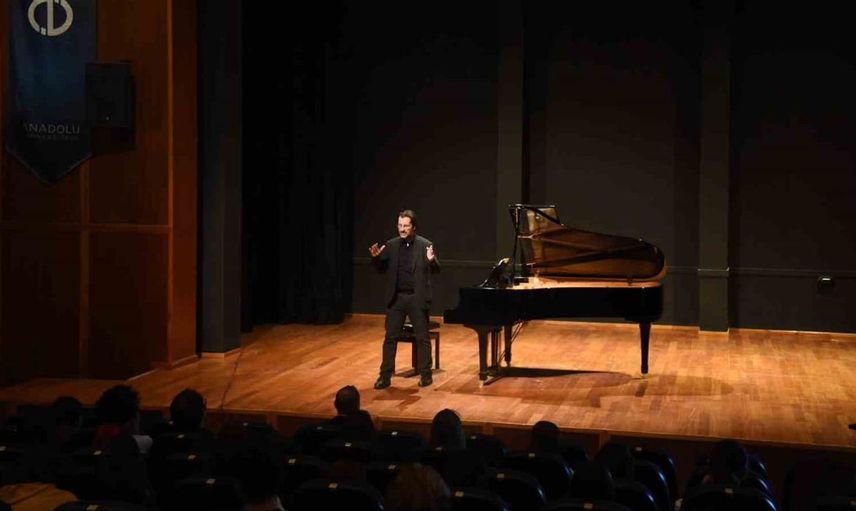 Prof. Oytun Eren'in semineri müzikseverleri bir araya getirdi