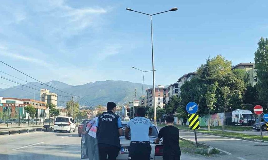Bursa'da zabıta ekiplerinden örnek yardımlaşma