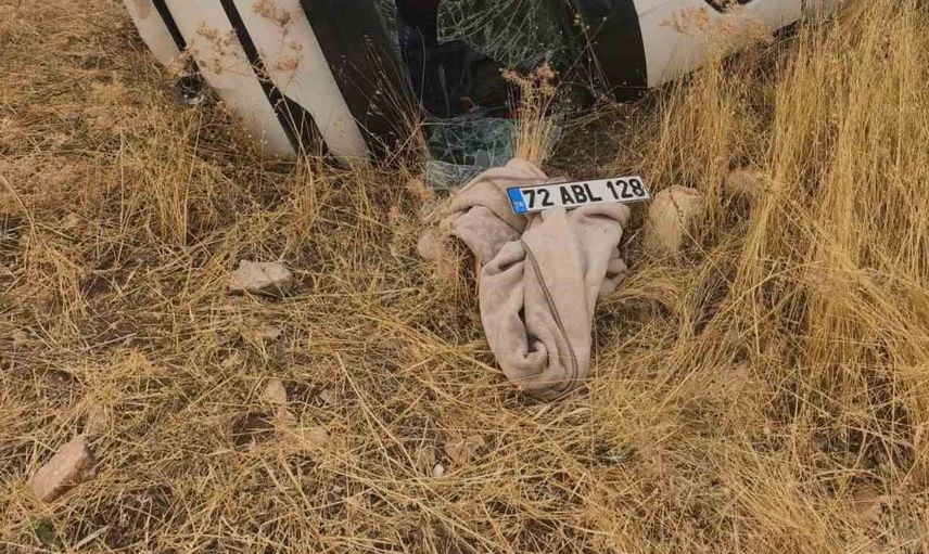 Siirt'te kamyon devrildi, sürücü hastaneye kaldırıldı