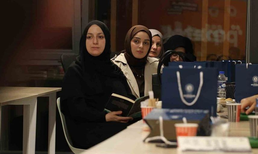 Kitapseverler için yeni buluşma noktası: Petek Gençlik Merkezi'nde kitap kulübü