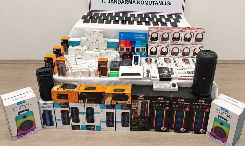 Kastamonu'da kaçak elektronik ürün operasyonu: 39 telefon ele geçirildi