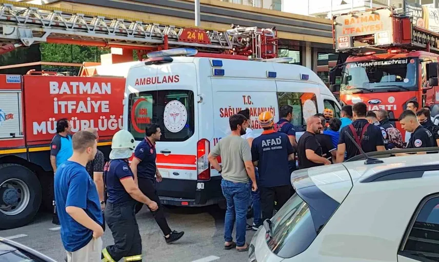 Batman'da spor salonu yangınında iki can kaybı: Bakan Şimşek'in yeğeni de hayatını kaybetti