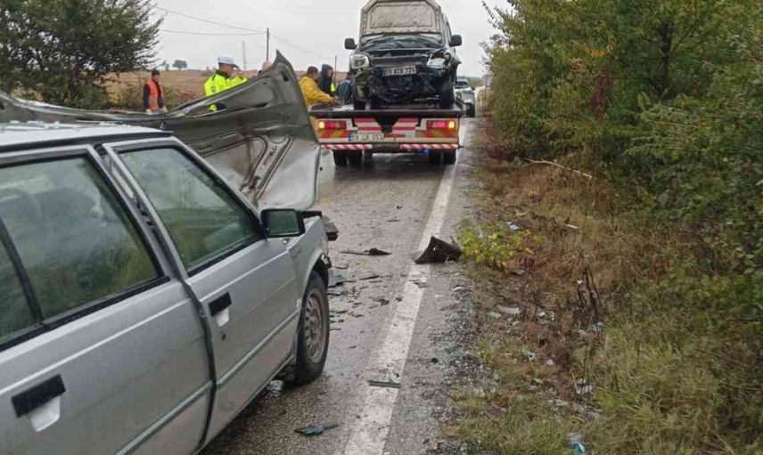 Şarköy'de trafik kazası: İki araç çarpıştı, 7 kişi yaralandı