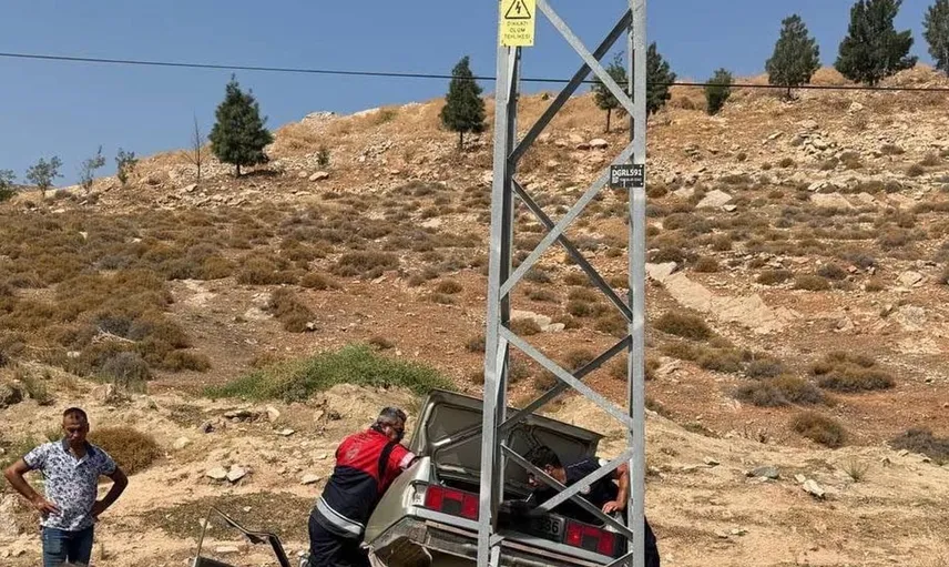 Kırıkhan'da direksiyon hakimiyetinin kaybedilmesi sonucu kaza: 3 yaralı