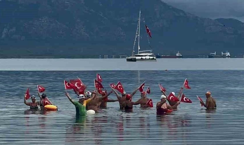 Cumhuriyet Bayramı'nda Datça'da düzenlenen yüzme etkinliği