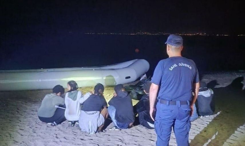 İzmir’de sahil güvenlikten çifte operasyon: 31 göçmen yakalandı