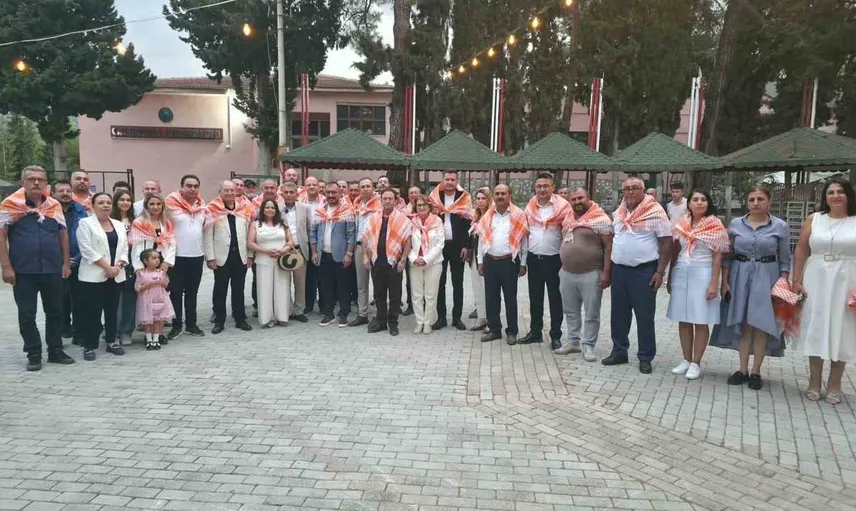 Çal bağbozumu festivalinde kültür coşkusu yağmura yenilmedi