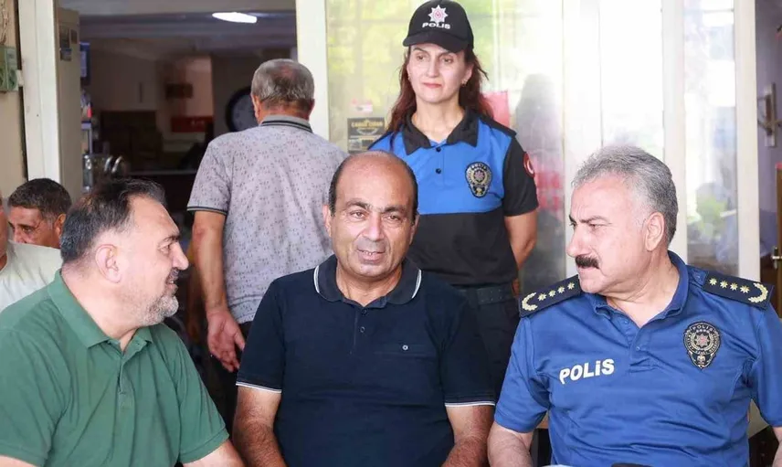 Mersin emniyet müdürü aktaş, esnaf ve vatandaşlarla güvenlik sohbeti gerçekleştirdi