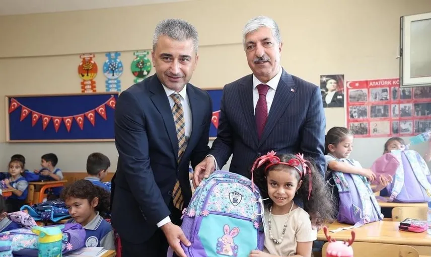 Dilovası’ndan birinci sınıflara özel çanta ve kırtasiye desteği