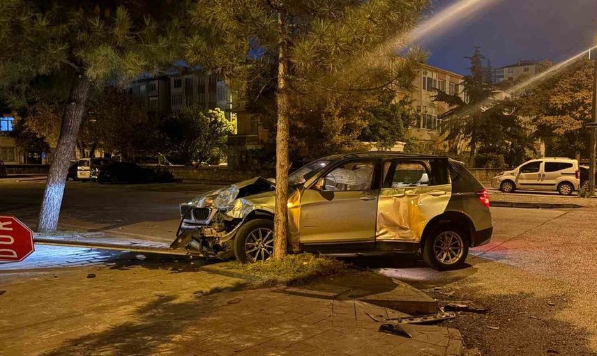 Kayseri'de trafik kazası: hafif ticari araç SUV ile çarpıştı, 4 kişi yaralandı