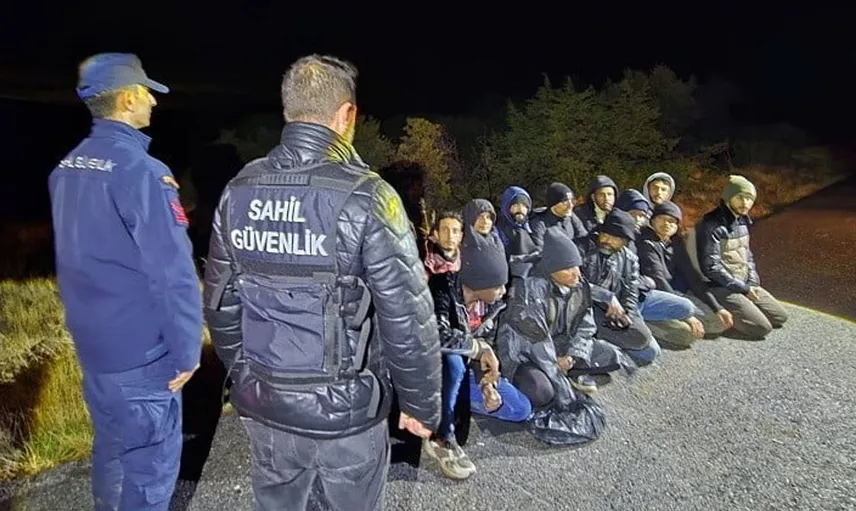 İzmir'de mobil radar sayesinde 50 kaçak göçmen yakalandı