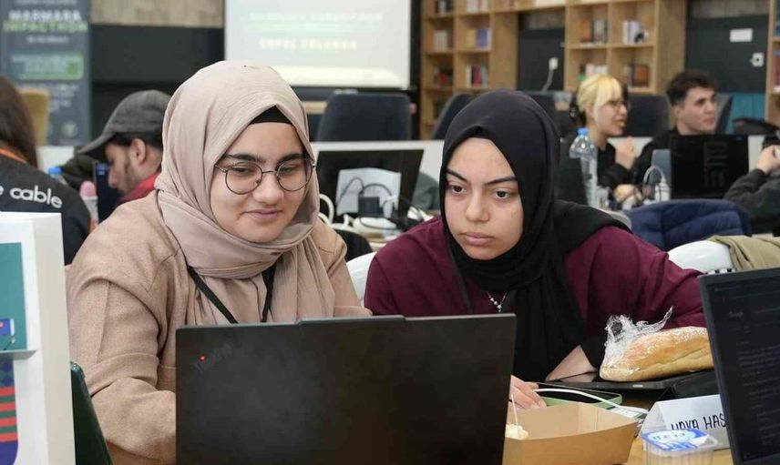 TÜRGEV yapay zeka eğitim projesi AI CRAFT ile gençleri geleceğe hazırlıyor