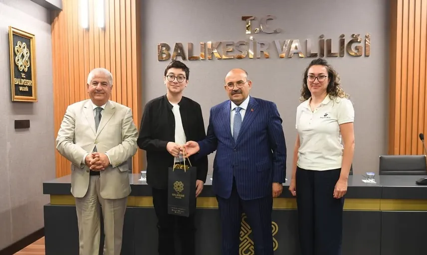 Başarılarıyla gurur kaynağı olan öğrenciler Balıkesir'de ödüllendirildi