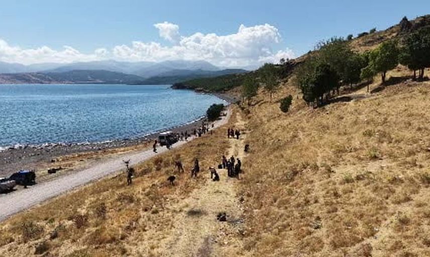 Tatvan'da van gölü kıyısında temizlik seferberliği: 4 ton çöp toplandı