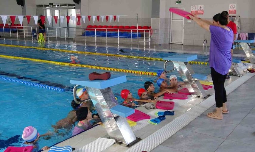 Vanlı genç yüzücüler, milli takım hayaliyle çalışmalarına devam ediyor