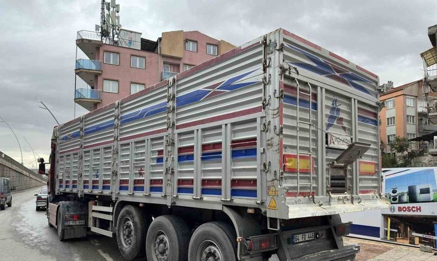 Uşak'ta tırın çarptığı yaya ağır yaralandı