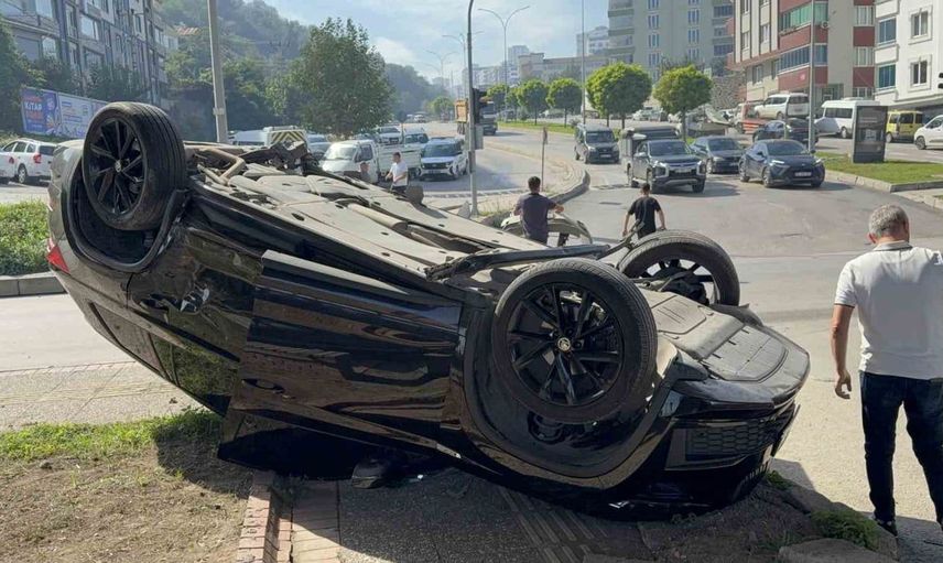 Samsun'da yeni alınan otomobile çarpan araçta kaza: 1 yaralı