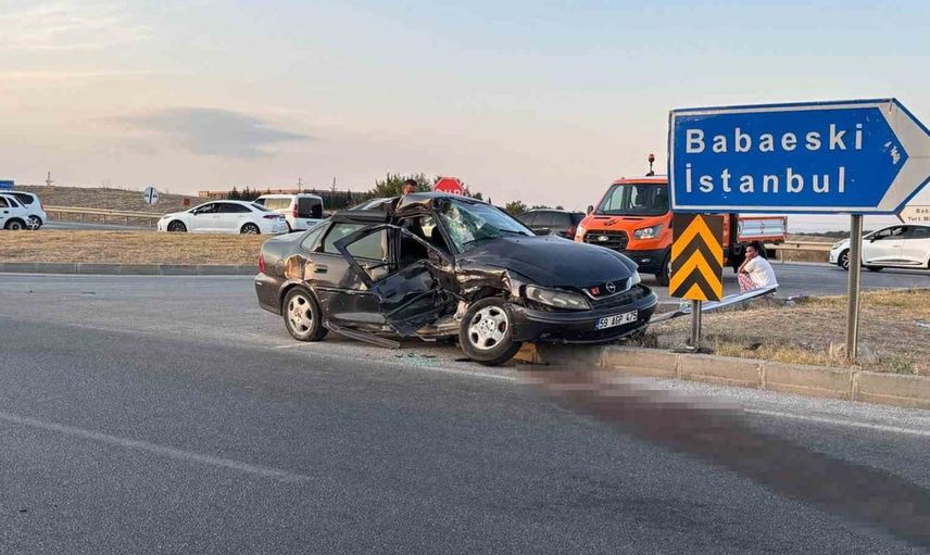 Babaeski'de minibüs ve otomobil çarpıştı: Dört kişi yaralandı
