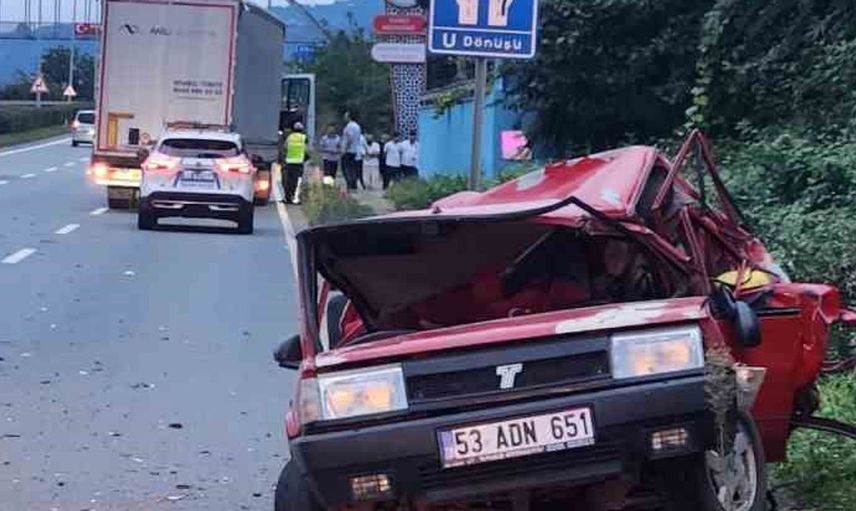 Rize’de tır, arızalanan otomobile çarparak iki kişiyi yaraladı