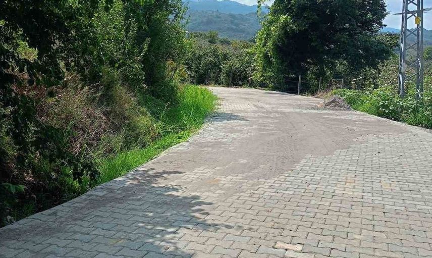 Akçakoca'da köy yolları modernleşiyor: Kilit parke çalışmaları devam ediyor