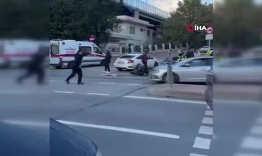Beyoğlu'nda otomobil ile motosiklet arasında kaza: 1 yaralı