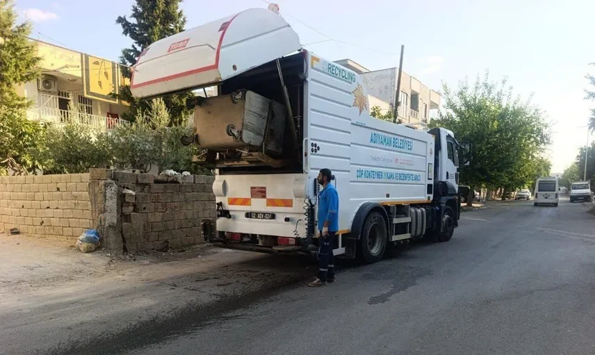 Adıyaman Belediyesi, temizliğiyle örnek alıyor: 33 mahallede konteyner hijyen çalışmalarına hız verildi