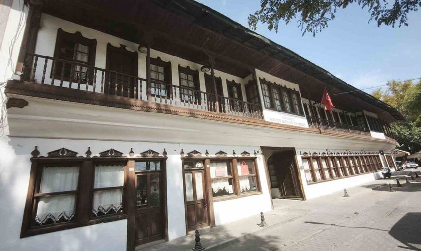 Menteşe'deki tarihi taşınmazlar Mihrişah Valide Sultan Vakfı'na devredildi