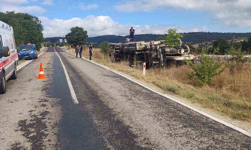 Bilecik'te beton mikseri devrildi: İki yaralı hastaneye kaldırıldı