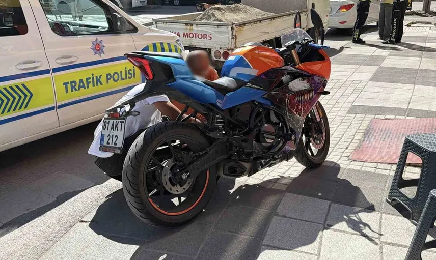 Bolu'da motosiklet ile otomobil çarpıştı: Yalnızca hafif yaralılar var