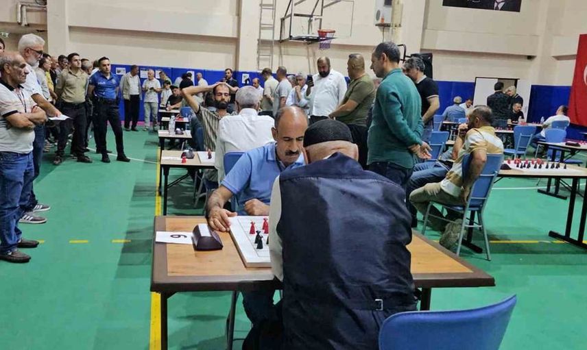 Muş'ta uluslararası dama turnuvası devam ediyor