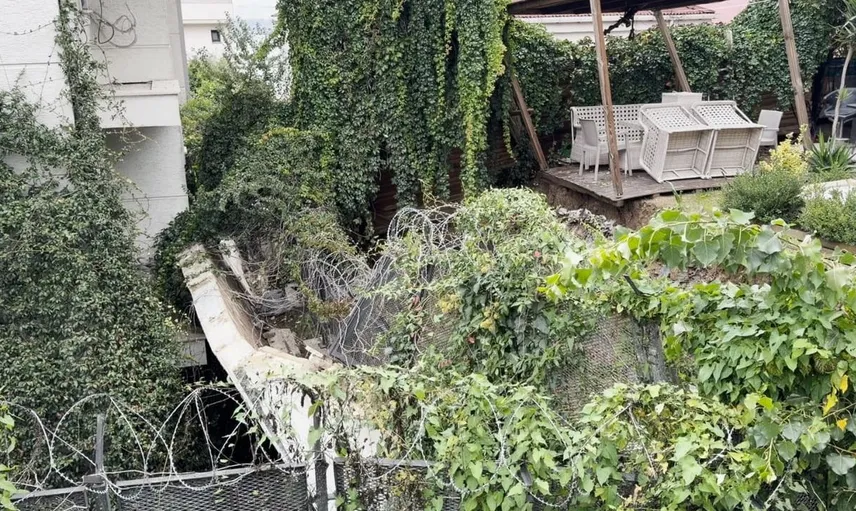 Avcılar'da yağış felaketi: İstinat duvarı evin üzerine yıkıldı