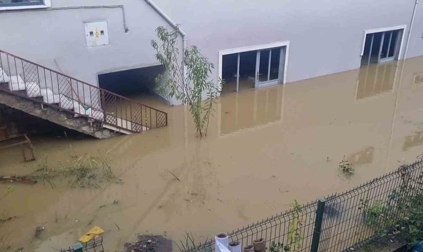Zonguldak'ta yağmur sonrası işletmeler su altında kaldı
