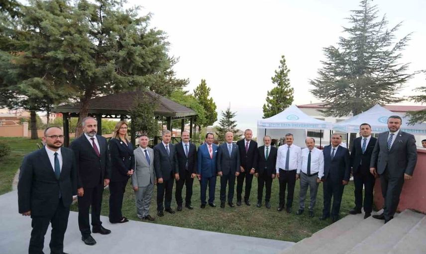 Yükseköğretimde iş birliği vurgusu: YÖK Başkanı Özvar, rektörlerle Ahlat'ta buluştu