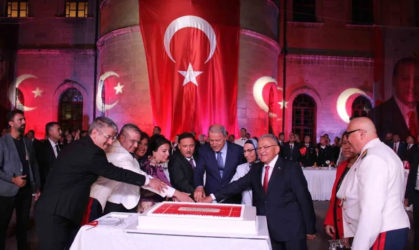 Kayseri'de 30 Ağustos Zafer Bayramı kutlaması: Vali Çiçek'ten güçlü mesajlar