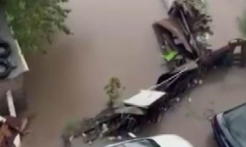Diyarbakır'da sağanak yağış hayatı olumsuz etkiledi: Bir mahalle tamamen sular altında
