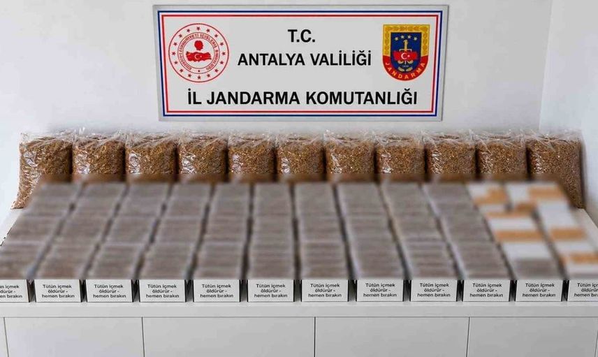 Antalya'da kaçak tütün ve makaron operasyonu: 1 ton tütün ele geçirildi