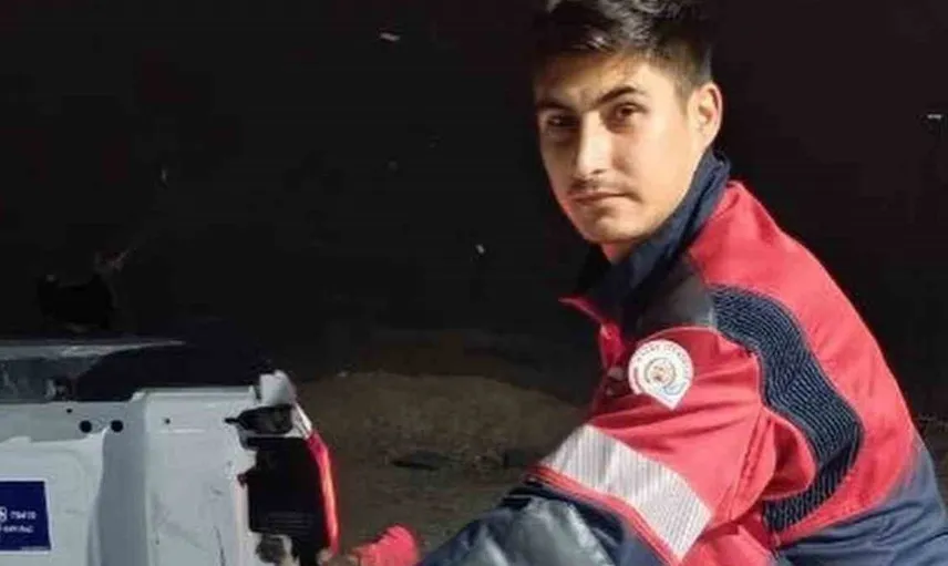 Yorgun düşen leylek kayalıklardan kurtarıldı