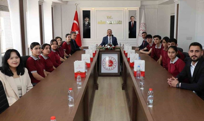 Ağrı Valisi Önder Bozkurt'tan gençlerle önemli buluşma