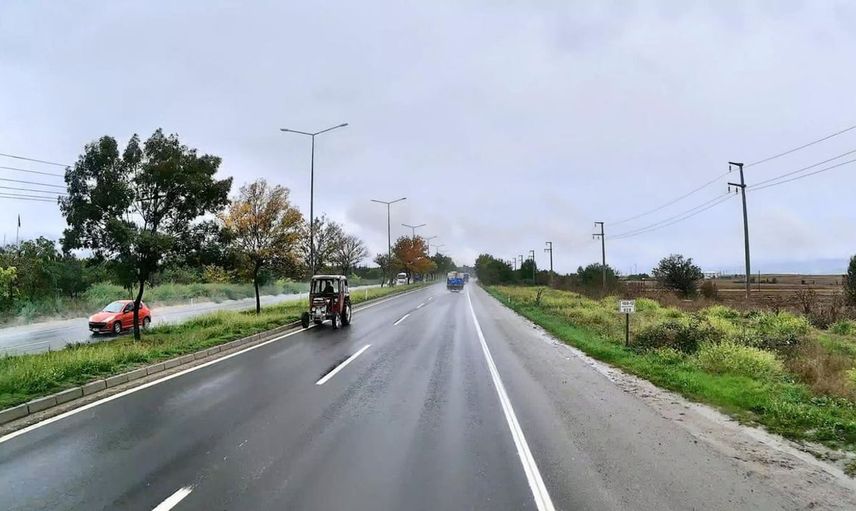 Bolu'da ters yönde ilerleyen traktör trafik güvenliğini tehlikeye soktu