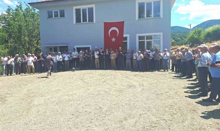 Hisarcık Aşağı Yoncaağaç köyünde çok amaçlı salon açıldı