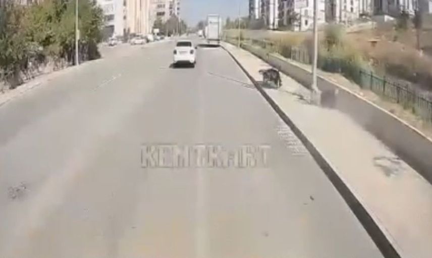 Edirne'de motosikletin kaza anı kameralara yansıdı