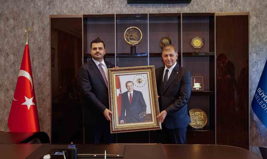 İzmir'de önemli zirve: tarihi şato'da yerel yöneticiler buluştu
